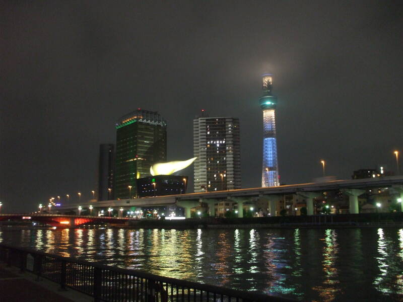 The Skytree and Asahi building along the Sumida River in Asakusa, Tōkyō.