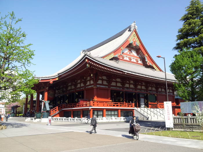 Exterior of the Sensō-ji Buddhist temple in Asakusa, Tōkyō.