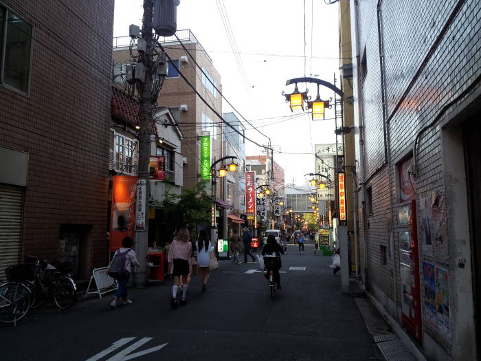Back streets near the covered markets near Sensō-ji Buddhist temple in Asakusa, Tōkyō.