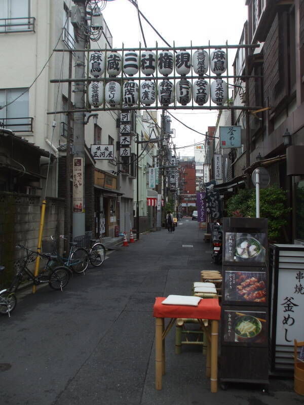 Back streets near the covered markets near Sensō-ji Buddhist temple in Asakusa, Tōkyō.