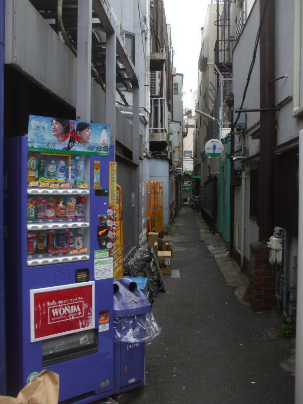 Back streets near the covered markets near Sensō-ji Buddhist temple in Asakusa, Tōkyō.