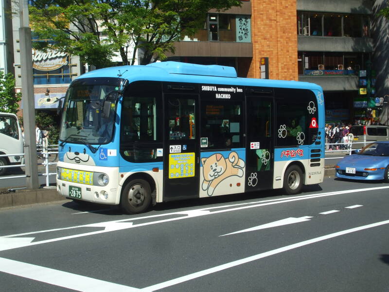 Hachikō shuttle bus between Shibuya and Harajuku in Tōkyō.