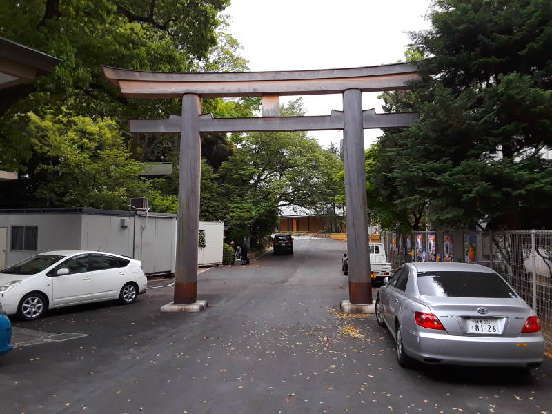 Torii entering the Tōgō-ji, the Tōgō Shrine