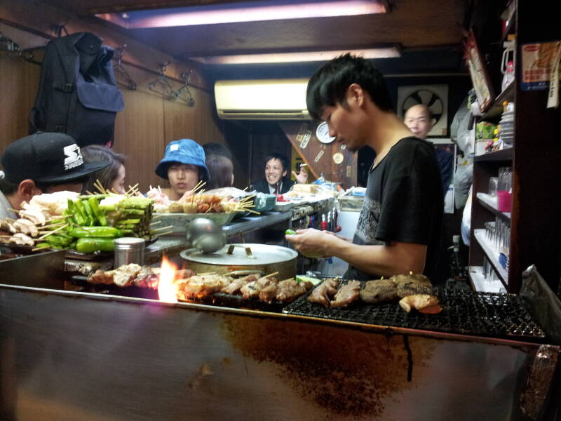 Fish and vegetables on the grill in an izakaya in the middle of Omoide Yokochō in Tōkyō