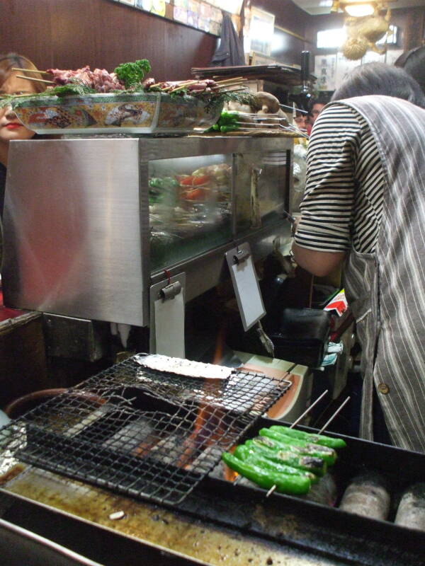 Peppers on the grill in a small izakaya in Omoide Yokochō, Shinjuku, Tōkyō