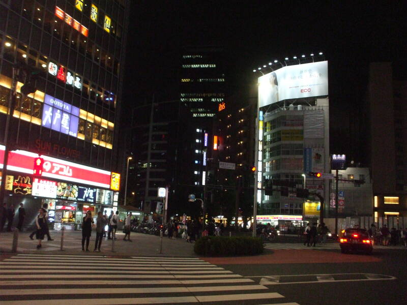 View west on Yasukuni Dōri from northwest corner of Omoide Yokochō in Shinjuku, in Tōkyō