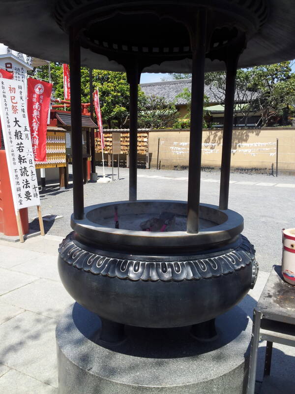 Incense burner at Benten-dō, a Buddhist temple to Benzaiten in Ueno Park.