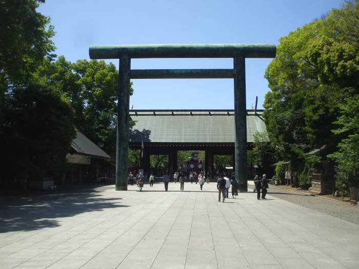 Second torii and gate at the Yasukuni Shrine.