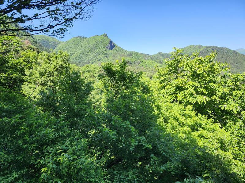 View to the northeast from Shiro-iwa Nana-iwa.