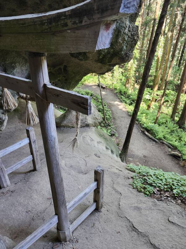 Descending from the Furumine Shrine at Tarumizu.