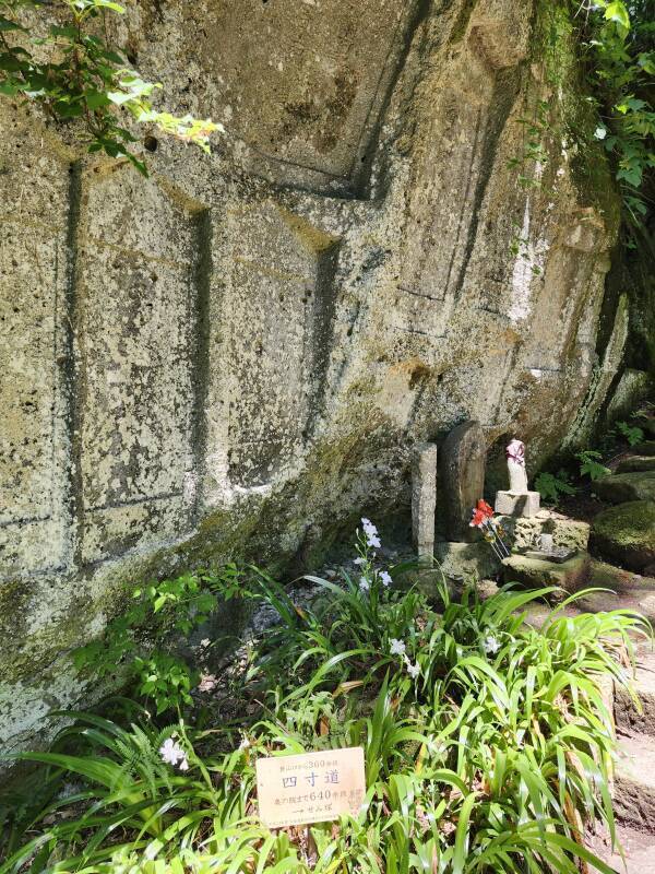 Carved scriptures above a sign indicating that you have climbed 360 steps, 640 remain.