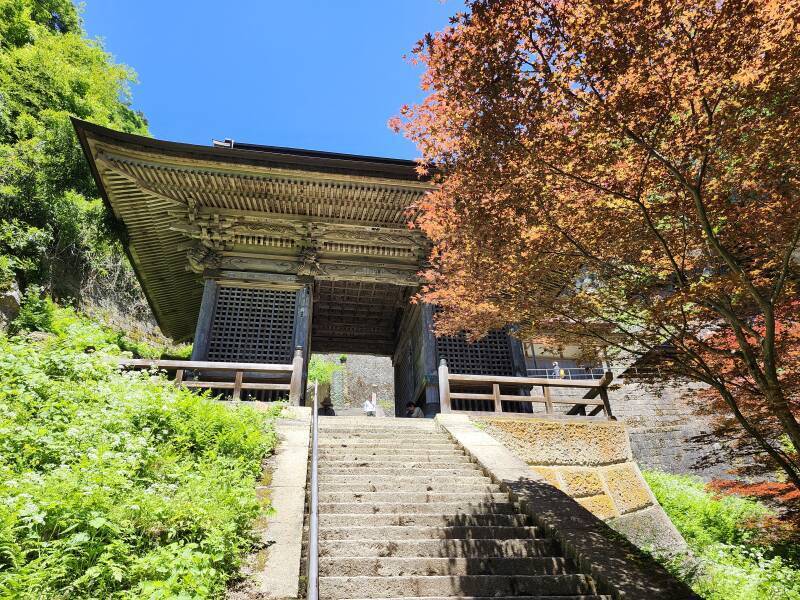 Approaching the Niōmon gate while climbing the thousand stone steps at Yamadera.