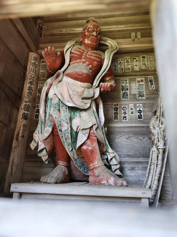 Niō guardian figure inside the gate.