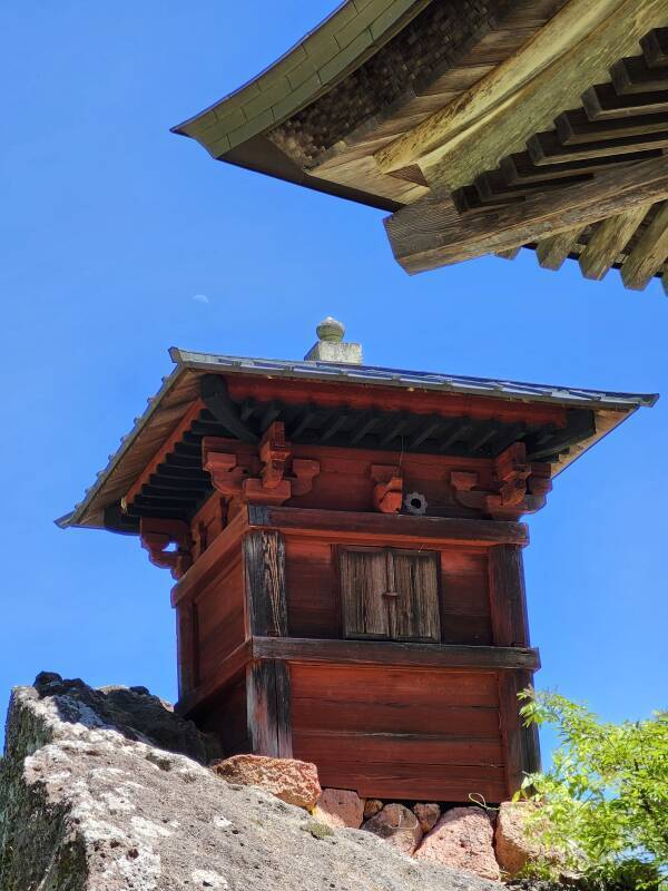 Nōkyō-dō the sutra repository.