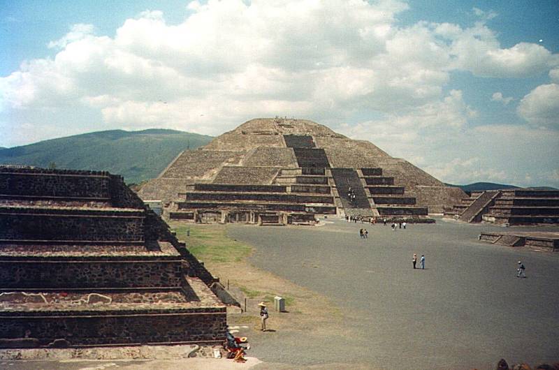 Piramide de la Luna (Pyramid of the Moon), Teotihuacán.
