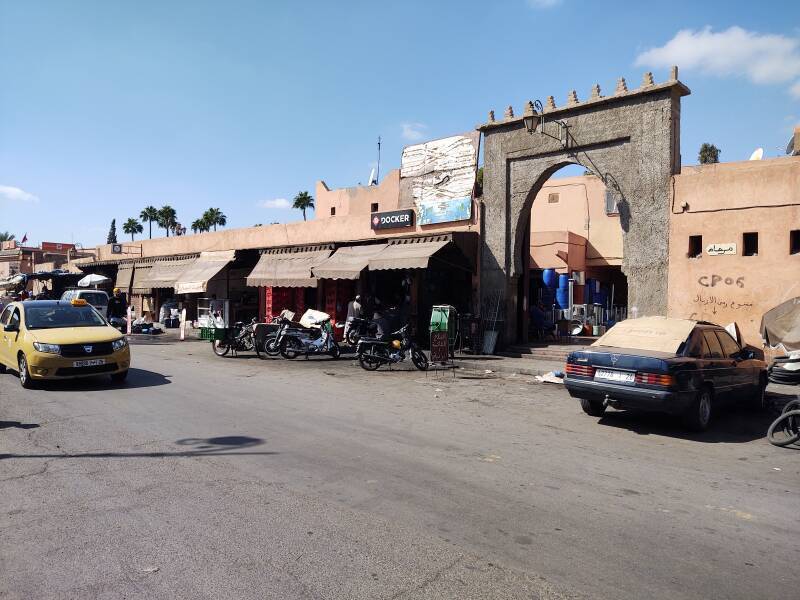 Automobile and motorcycle repair shops along Rue Oqba Ben Nafaa.