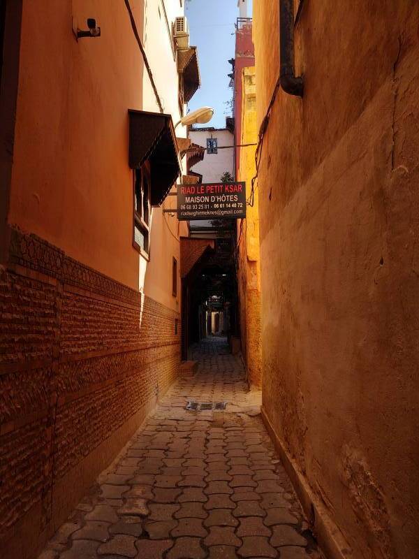 Making my way through the medina in Meknès to my guesthouse.