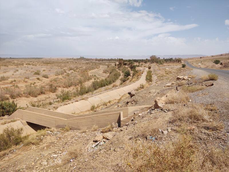 Looking further northeast from the N12 road close to the base of Jebel Zagora.