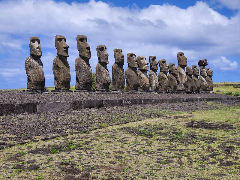 Fifteen mo'ai on the ahu at Toŋariki.