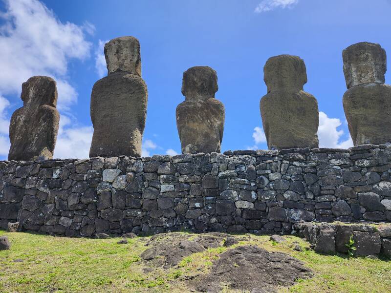 Fifteen mo'ai on the ahu at Toŋariki.