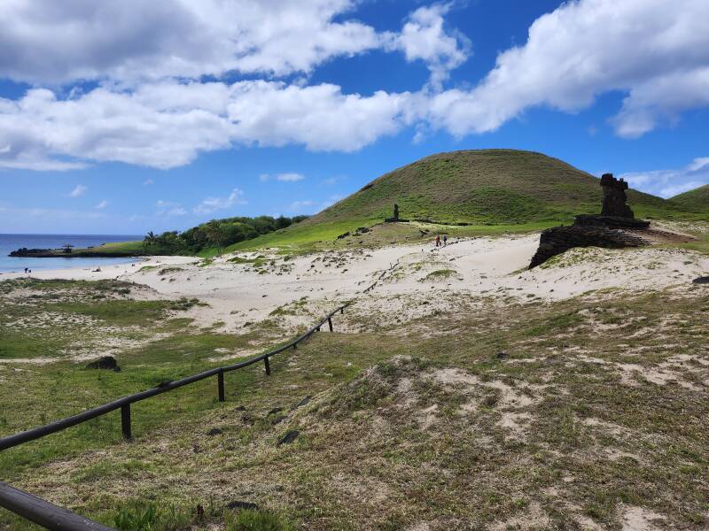 The beach, Ahu Ature Huki, and Ahu Nau Nau.