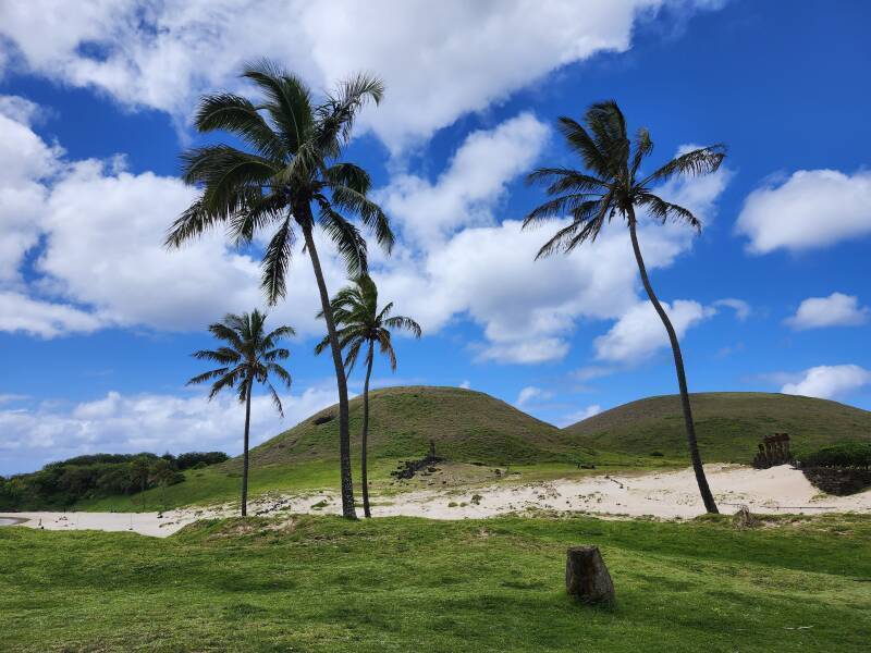 The beach, Ahu Ature Huki, and Ahu Nau Nau.