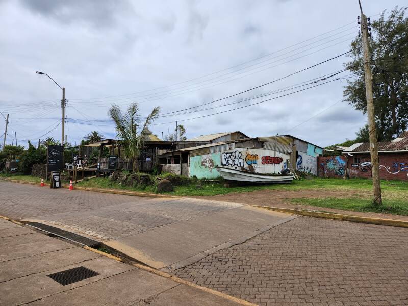 North along Policarpo Toro