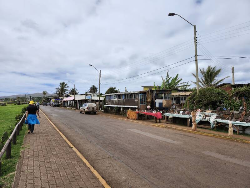 Artisans' tables and restaurants.