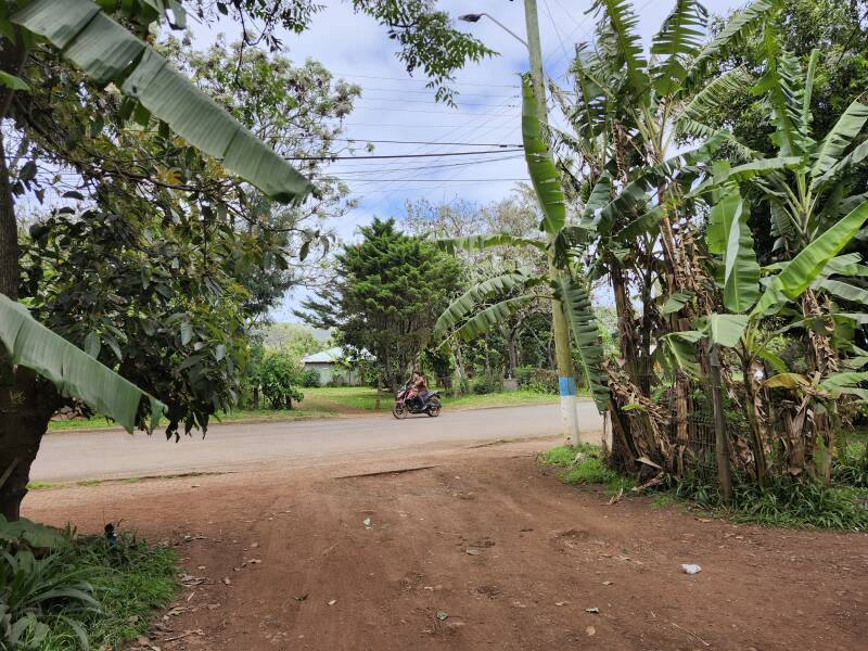 Ara Roa Rakei, a road in Haŋa Roa.