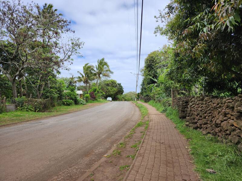 Ara Roa Rakei, a road in Haŋa Roa.