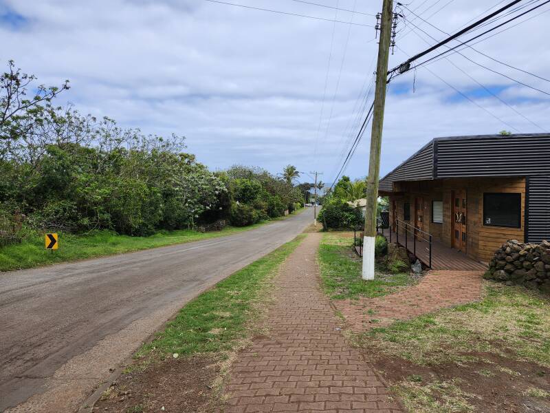 Ara Roa Rakei, a road in Haŋa Roa.