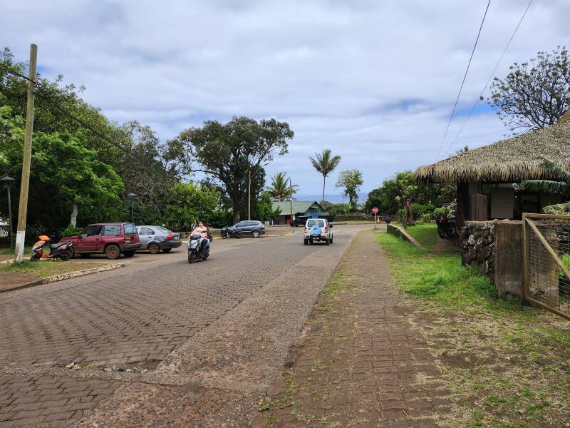 Ara Roa Rakei, a road in Haŋa Roa.