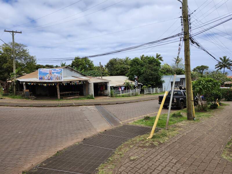 Intersection of Tu'u Koihu and Te Pito o Te Henua.