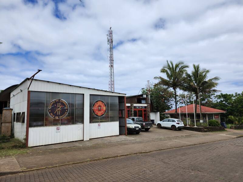 Haŋa Roa fire station.