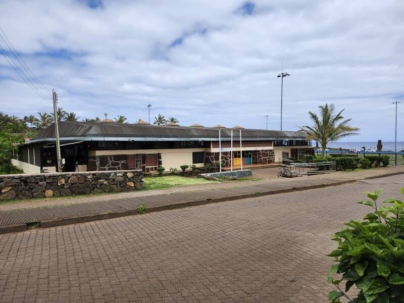 Haŋa Roa football field and community center.