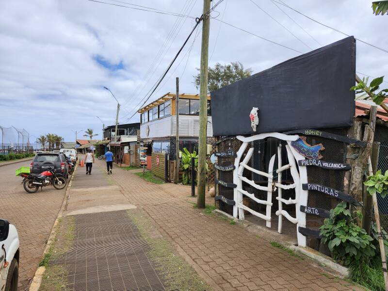 Gift shop, Hahave tour company (back in alleyway), Haitonga restaurant.