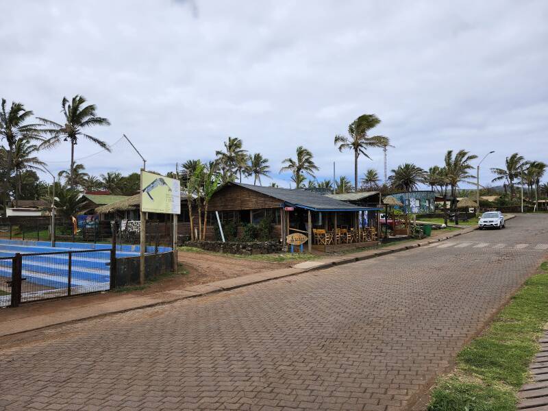 Oheho Surf Cafe at the fishing port in Haŋa Roa.