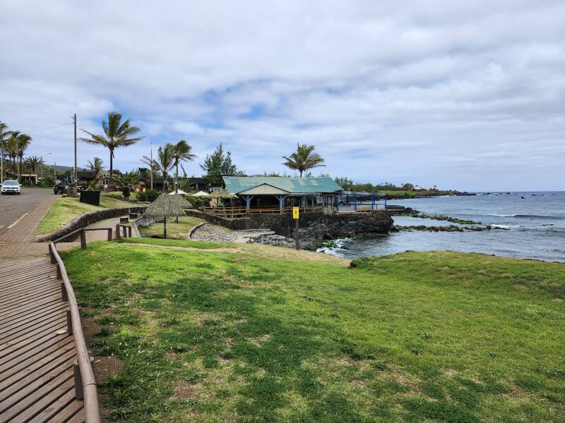 Pea RestoBar at the fishing port in Haŋa Roa.