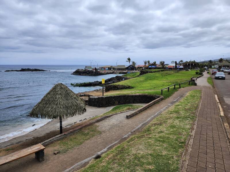 Ahu and mo'ai at the fishing port in Haŋa Roa.