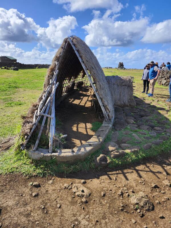 Paenga, 'boat house' dwelling structure.