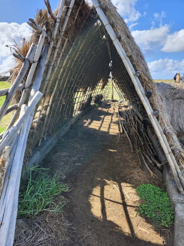 Paenga, 'boat house' dwelling structure.