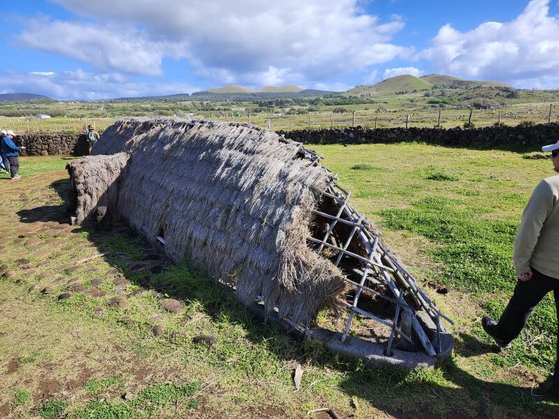 Paenga, 'boat house' dwelling structure.