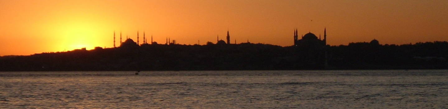 Sunset in İstanbul, the Blue Mosque and the Hagia Sophia.