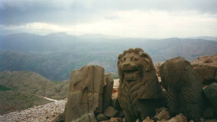Bas-relief carvings at the summit of Nemrut Dağı.