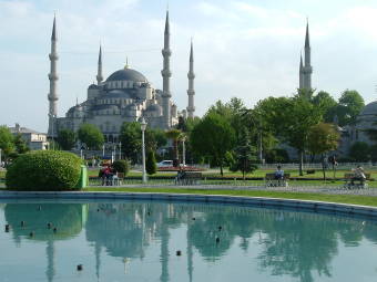 The Blue Mosque or Sultanahmet Camii, near the Grand Bazaar in İstanbul.