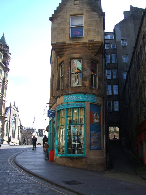 Narrow buildings along the Royal Mile in Edinburgh, between the Castle and Parliament.