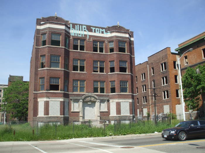 Building just south of Atlanta apartments.