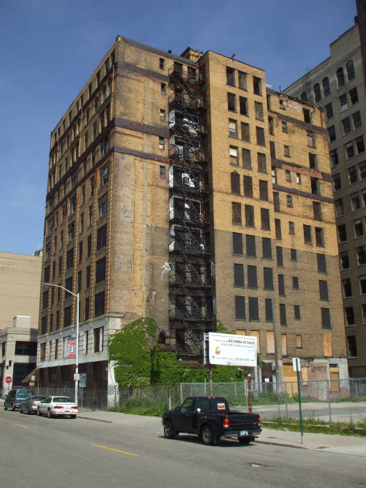 Vacant building southwest corner of Park and Elizabeth.