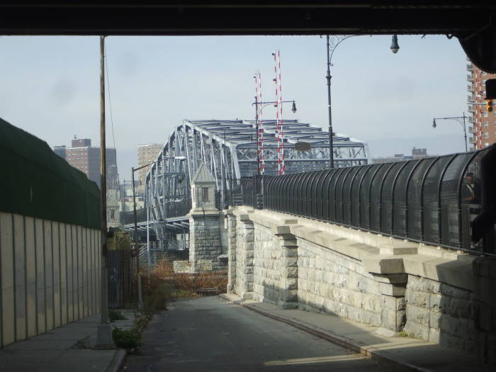 69th Street Bridge where Snake Plissken exfiltrated the U.S. President from the Manhattan Island Prison Facility.