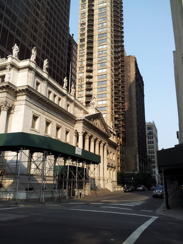 Appellate Courthouse on 25th Street at Madison Avenue, next to site of Humphrey Bogart's home